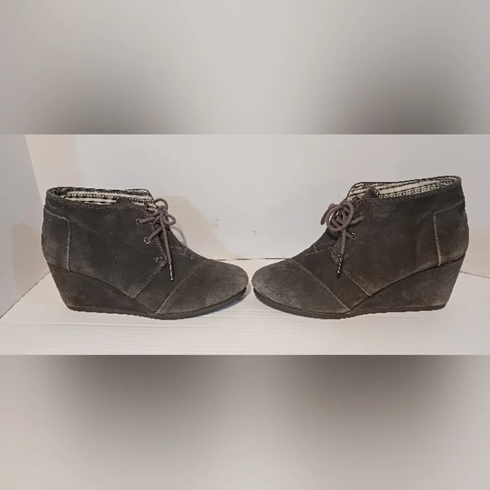TOMS SZ.‎ 8 Gray Heeled Booties